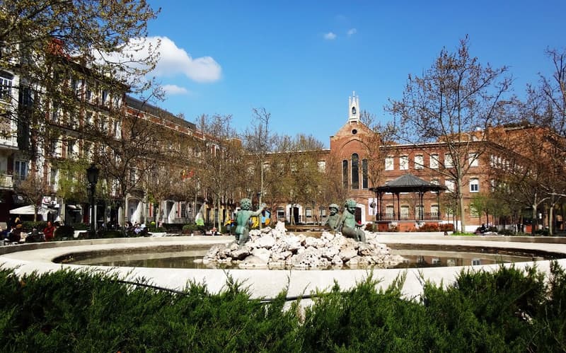 Plaza de Chamberi in Madrid, a residential square ringed by apartment blocks