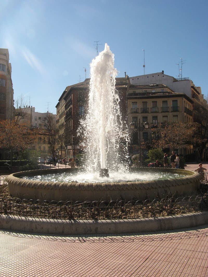 The fountain on Plaza de Olavide