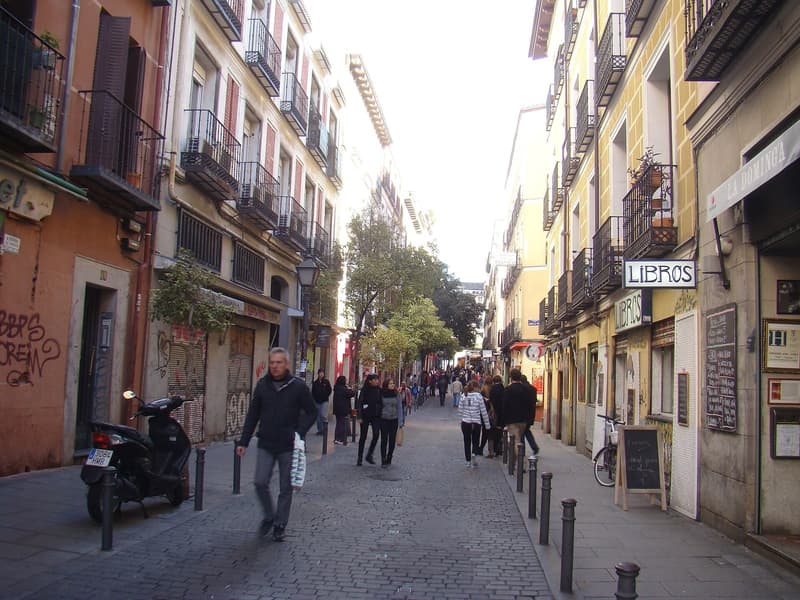 Calle del Espíritu Santo, bookshop included