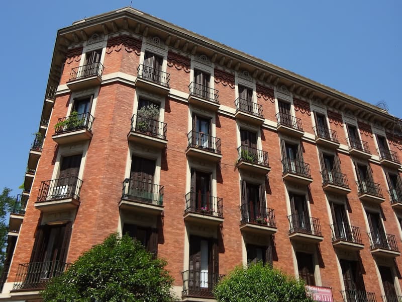A classic corner building on the Salamanca grid