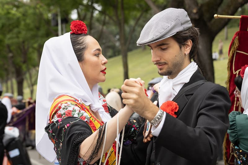A chulapo and chulapa in traditional dress dancing in the Parque de San Isidro during the Madrid fiestas